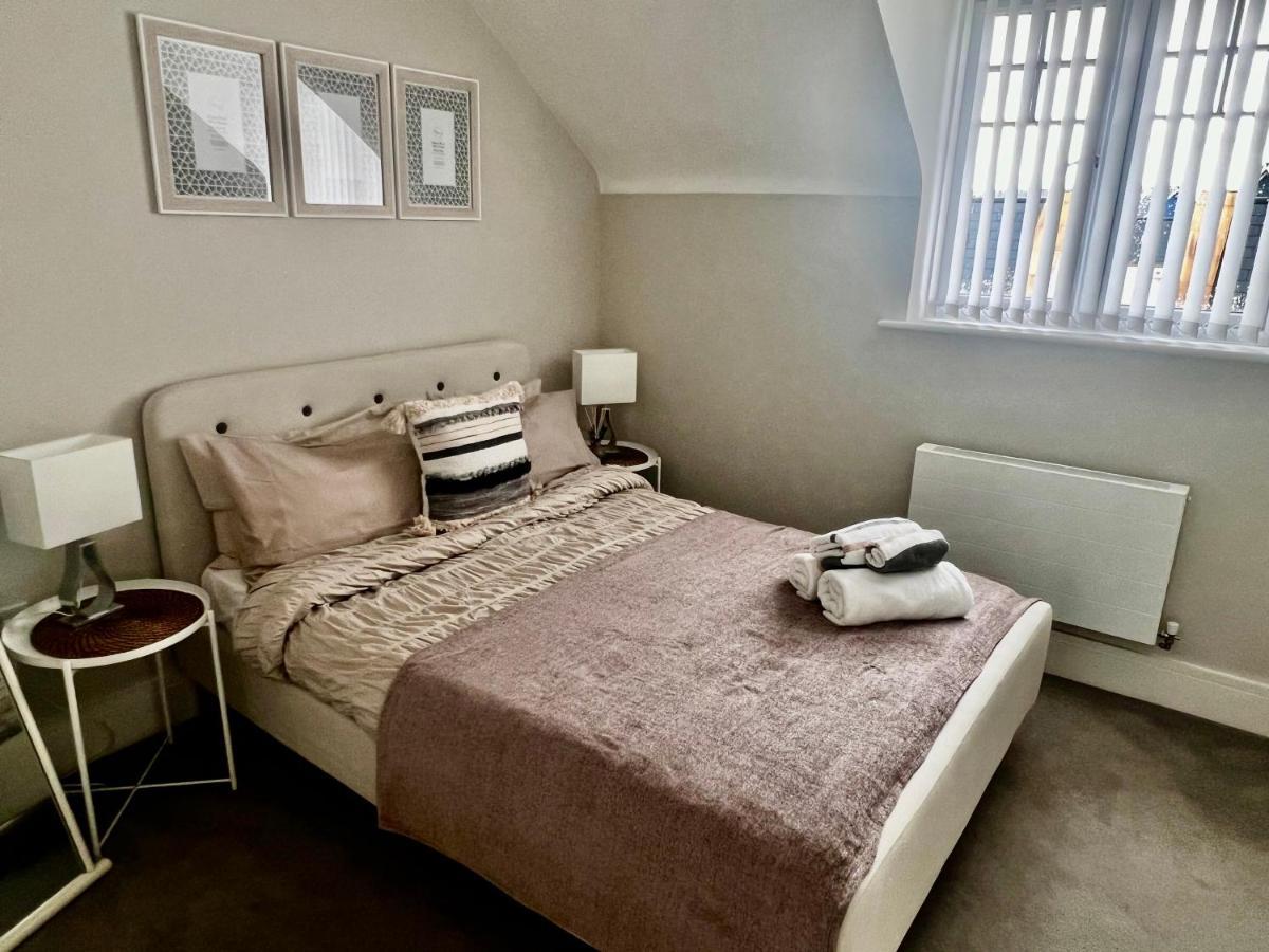 Lakeside Lux Bedroom With Parking, M4 Jct 11, Next To Train Station Редінг Екстер'єр фото