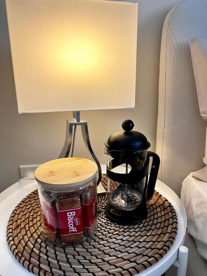 Lakeside Lux Bedroom With Parking, M4 Jct 11, Next To Train Station Редінг Екстер'єр фото